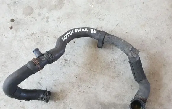 Volkswagen PASSAT B6 Engine coolant pipe/hose