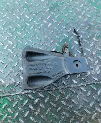 BMW 5 E60 E61 Engine mounting bracket 6771072 03827 760S400