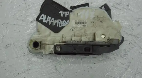 Seat Alhambra (Mk2) Front door lock 5K2837016