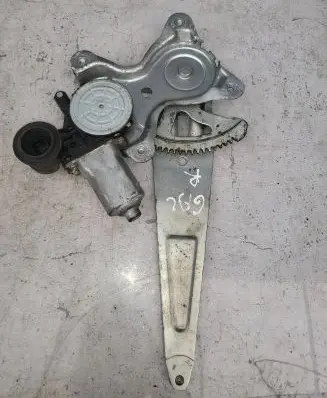 Toyota RAV 4 (XA20) Front door window regulator motor 85710-32150