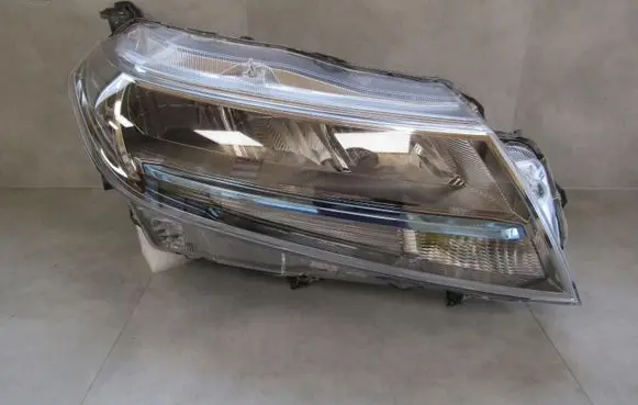 Suzuki Grand Vitara II Headlight/headlamp KOITO