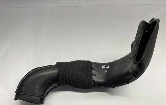 Jaguar XF X250 Air intake duct part 8X239A673AB