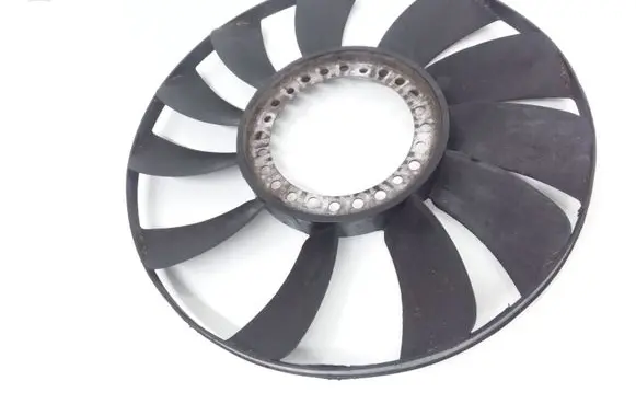 Volkswagen PASSAT B5 Fan impeller 058121301B