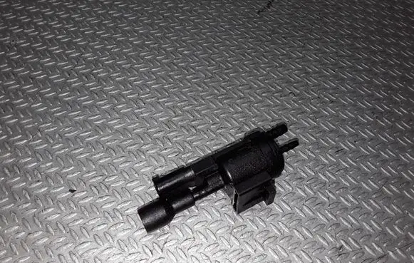 Mercedes-Benz C W204 Vacuum valve 0025401497