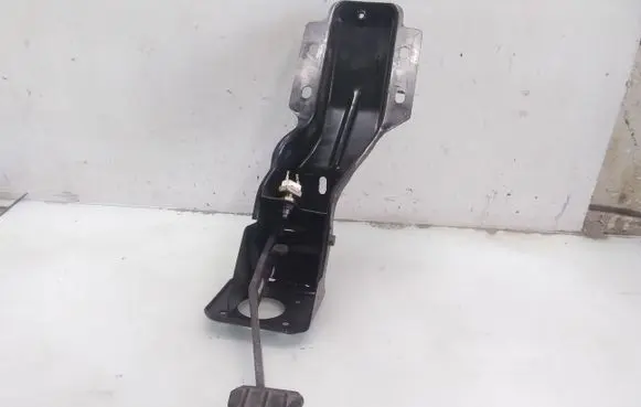 Hyundai Galloper Brake pedal