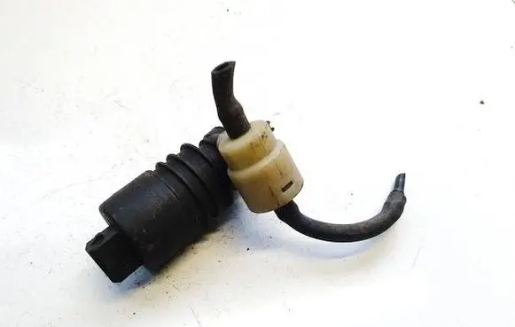 Volkswagen PASSAT B5 Windscreen/windshield washer pump vdo
