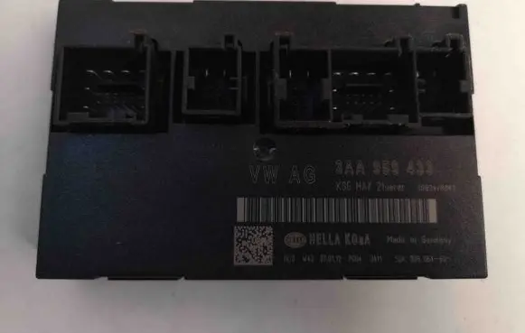 Volkswagen PASSAT B7 Central body control module 3AA959433