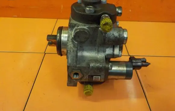 Mazda CX-5 Fuel injection high pressure pump SH0113800D