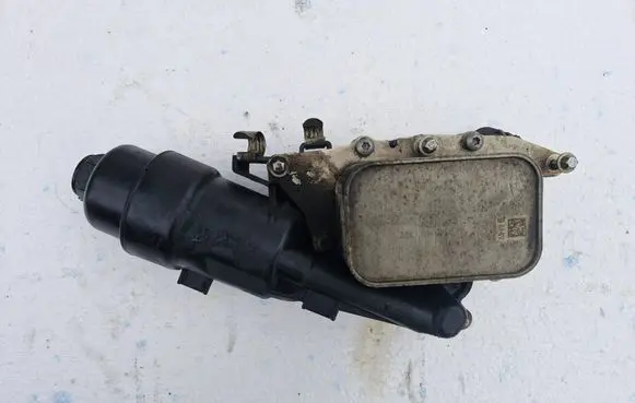 Oil filter mounting bracket