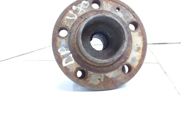 Volvo V70 Front wheel hub