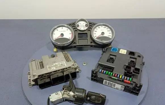 Peugeot 207 CC Engine control unit/module ECU 9677013180