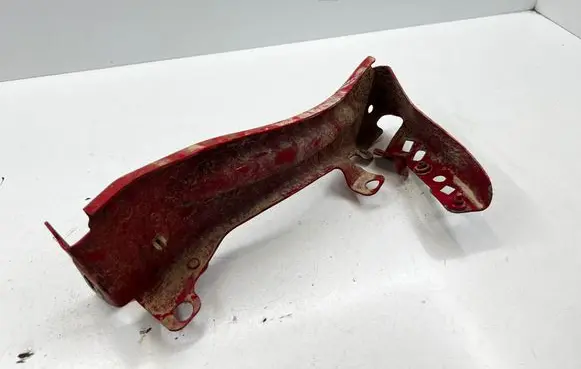 Audi TT TTS Mk2 Fender mounting bracket 8J0821135F