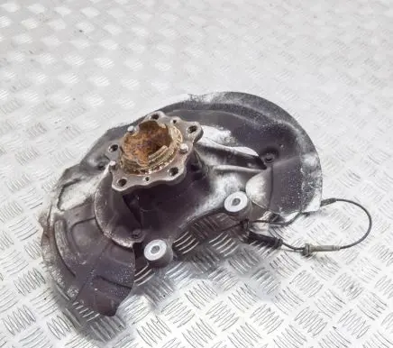 BMW M4 F82 F83 Front wheel hub 2284743