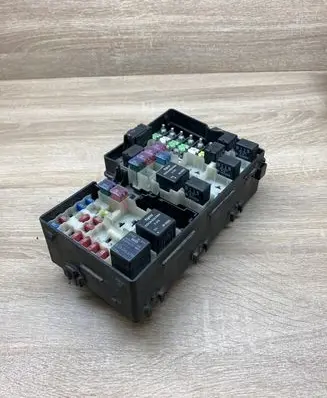 Mazda 3 I Fuse module BP4K66765 518818109