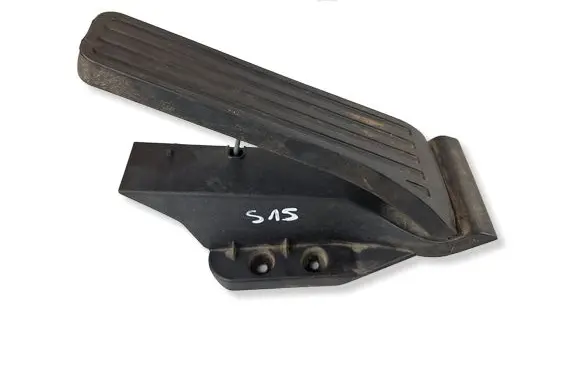 Mercedes-Benz E W212 Accelerator throttle pedal A2043000004