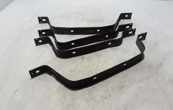 Fuel tank mounting bracket