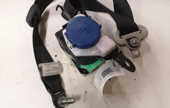 Mazda 6 Front seatbelt 1052233