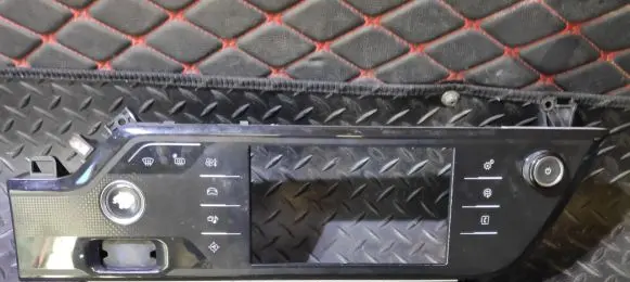 Peugeot 308 Climate control unit 98011194XU