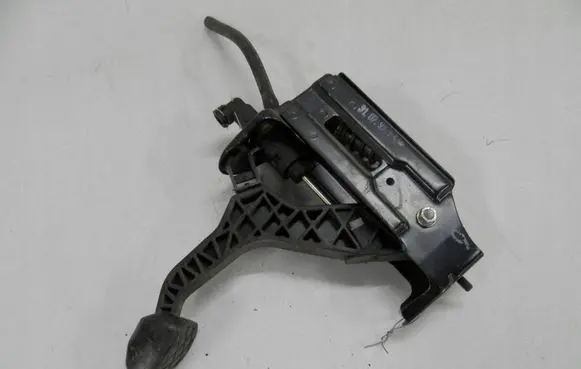 Skoda Octavia Mk1 (1U) Clutch pedal 1J1721321