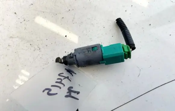 Renault Scenic II - Grand scenic II Brake pedal sensor switch 8200168240