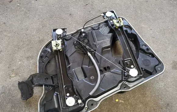 Front window lifting mechanism without motor