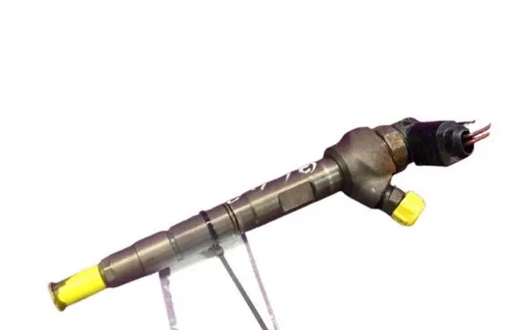 Volkswagen Golf VII Fuel injector 04L130277AJ