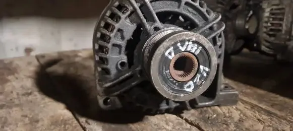 Volvo V70 Generator/alternator 30667787 0124525060