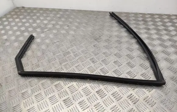 Hyundai Santa Fe Rubber seal rear door 