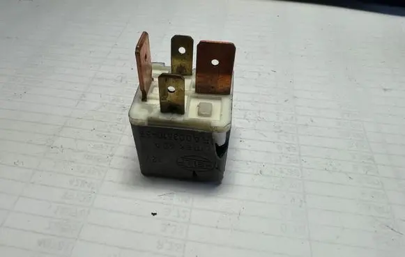 Volkswagen Golf III Other relay 191937503