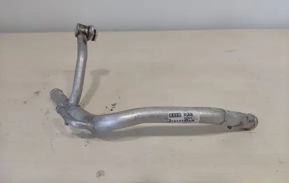 Audi A8 S8 D4 4H Engine coolant pipe/hose 079121085N