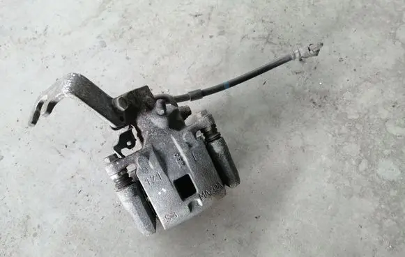Mazda CX-3 Rear brake caliper