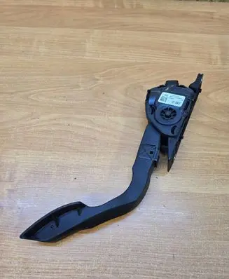 Volvo V40 Accelerator throttle pedal 31341777 6PV01036854