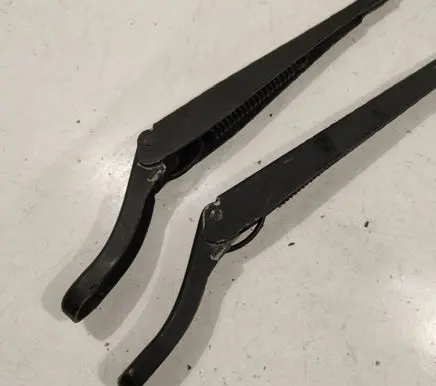Peugeot 207 Front wiper blade arm 
