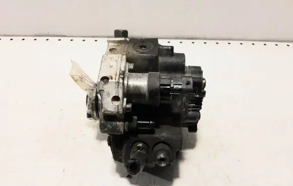 Volvo S80 Fuel injection high pressure pump 8689590 0445010043