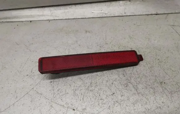 Chevrolet Equinox Rear tail light reflector 16531582 16517435