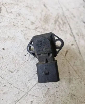 Audi A6 S6 C5 4B Air pressure sensor 038906051 0281002177
