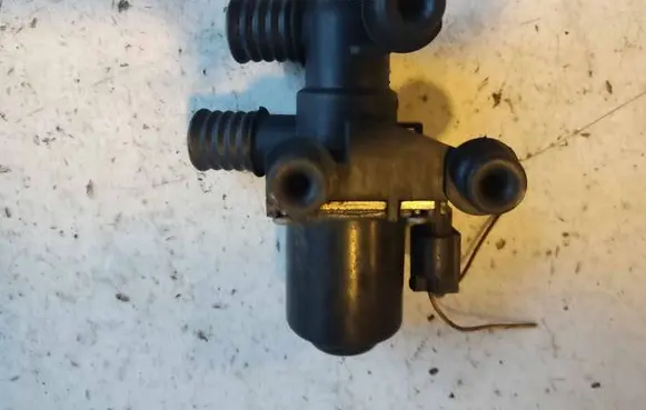 BMW 5 E60 E61 Coolant heater control valve 6411692022602