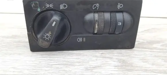 Volkswagen Golf III Light switch 1E2941531B