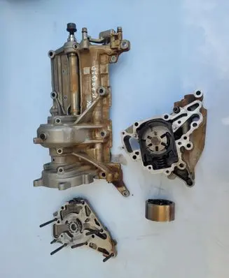 BMW 3 F30 F35 F31 Oil pump 7632111