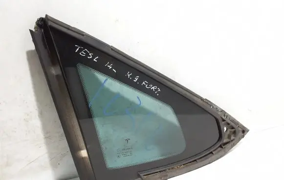 Tesla Model S Rear side window 1051820