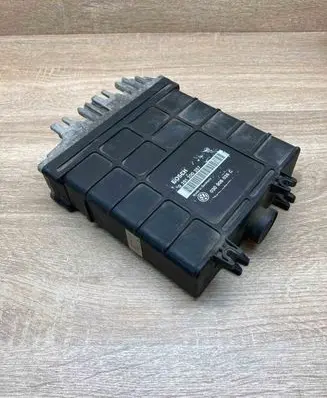 Volkswagen Golf III Engine control unit/module ECU 030906026C 0261200257 USED