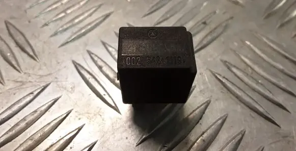 Mercedes-Benz C W203 Indicator relay 0025421119
