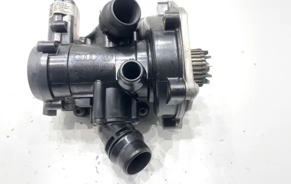 Seat Leon (5F) Water pump 06L121111H