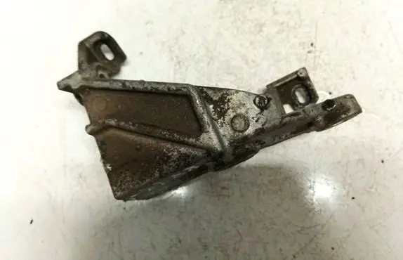 Renault Scenic I Engine mounting bracket 7700115681