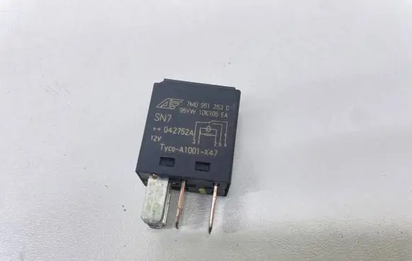 Audi Q7 4L Other relay 7M0951253C 042752A 95VW10K705EA