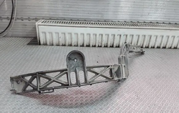 Opel Signum Front bumper mounting bracket 24427907