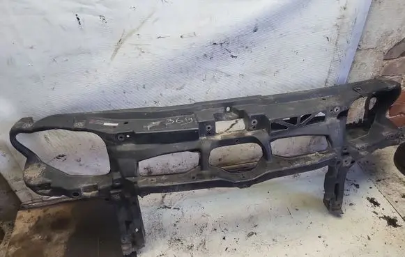 Volkswagen Golf IV Radiator support slam panel 028010227