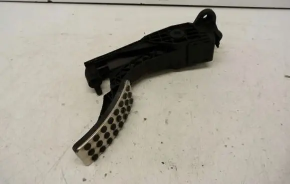 Mercedes-Benz ML W164 Accelerator throttle pedal A1643000104