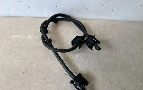 Mercedes-Benz EQC Windshield washer spray nozzle 