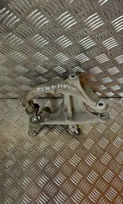 Rear wheel hub spindle/knuckle